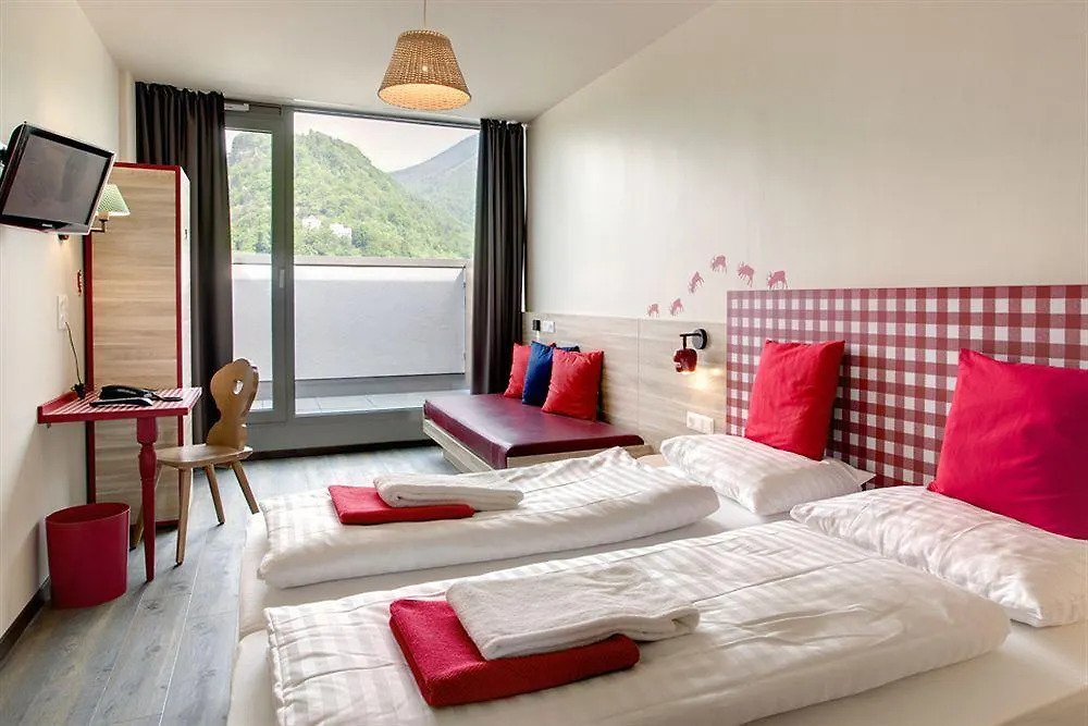 Meininger Hotel Salzburg City Center 3*,