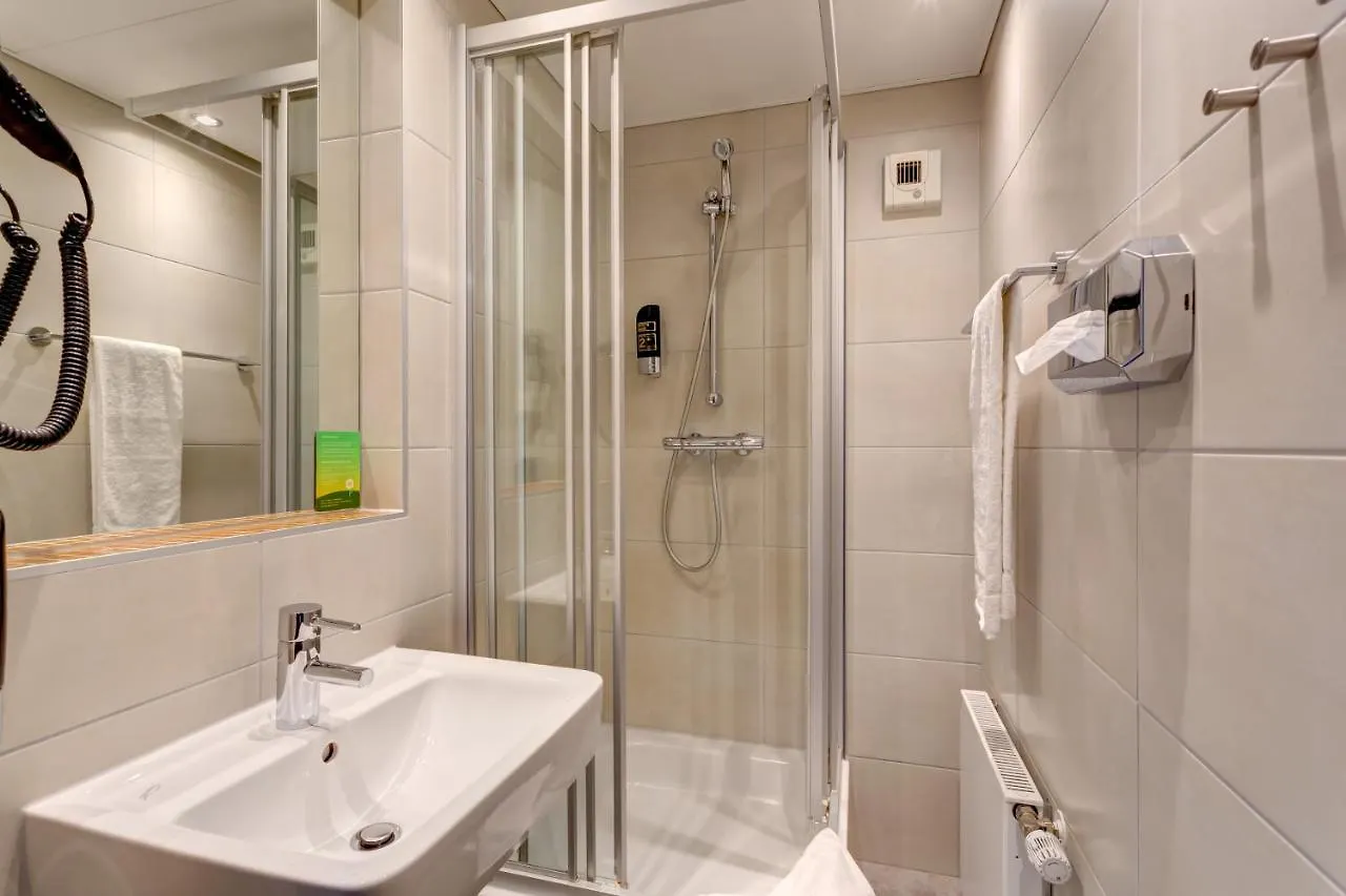 Meininger Hotel Salzburg City Center 3*,