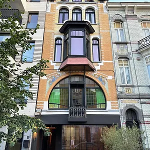 https://casa-clementina-3-bedroom-apartment-in-a-art-nouveau-house.hotelsghent.com