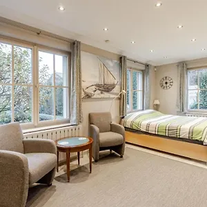 https://ravissante-suite-au-calme-a-10mins-de-laeroport-de-charleroi.hotelsghent.com